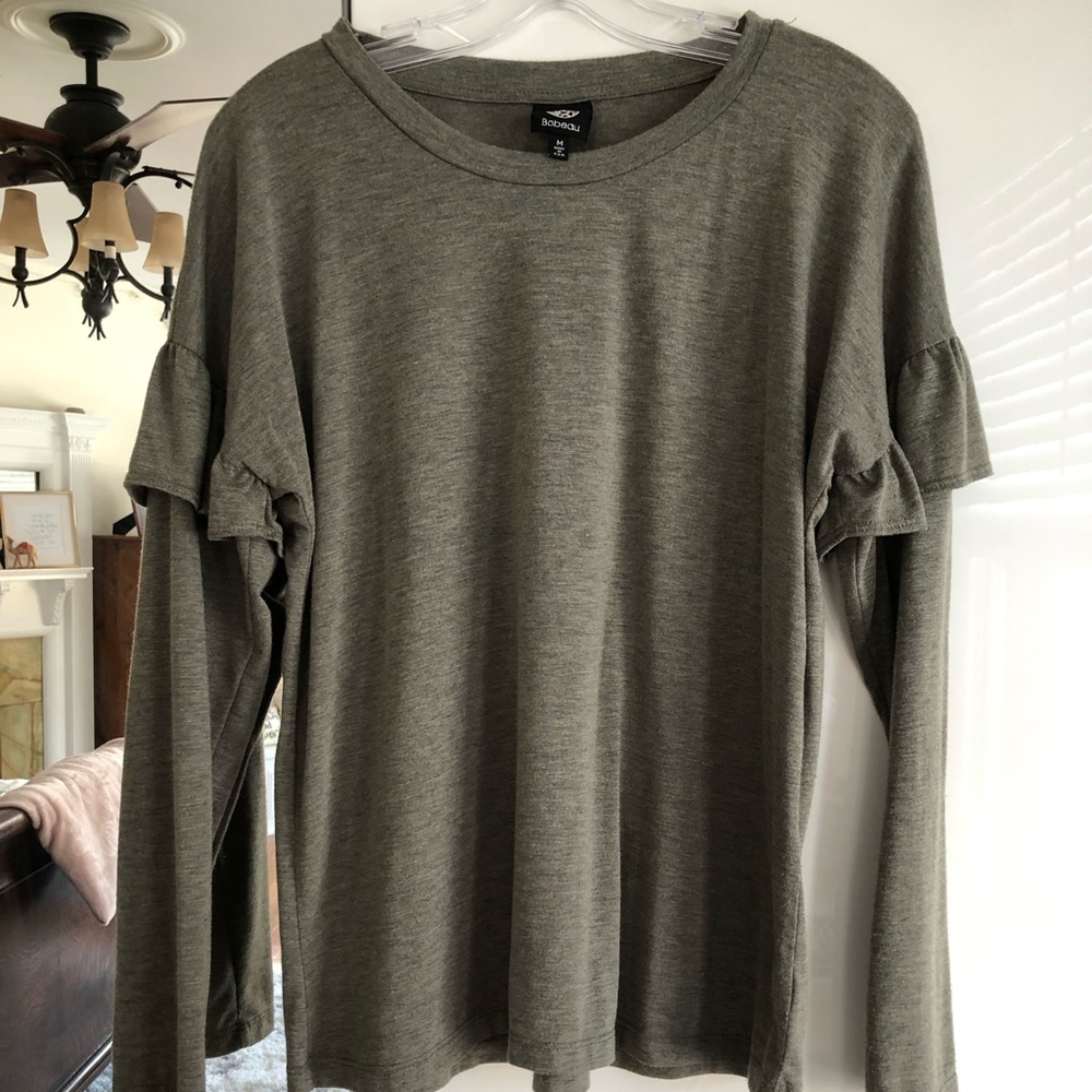 Long sleeve top with ruffle sleeves!